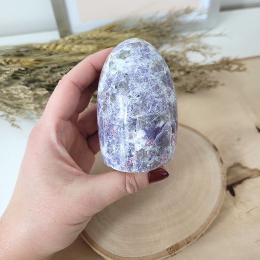 Unicorn Stone Pinker Turmalin in Lepidolith und Feldspat Freiform 8,3 x 5,4cm, 405g