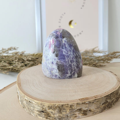 Unicorn Stone Pinker Turmalin in Lepidolith und Feldspat Freiform 6,9 x 6,1cm, 237g