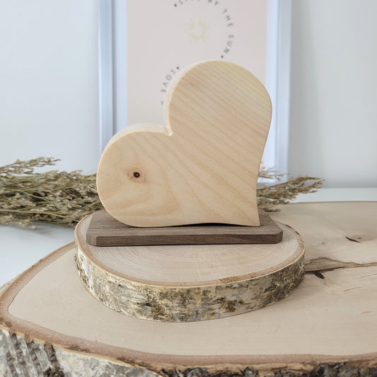 Zirbenholz Herz mit Nussholzsockel zum Aufstellen 11,5 x 12cm