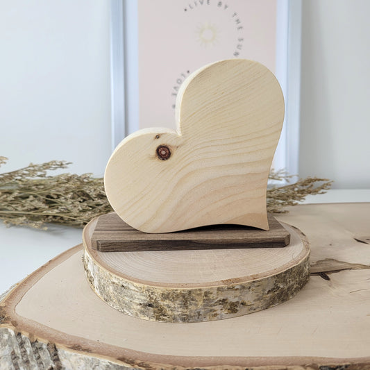 Zirbenholz Herz mit Nussholzsockel zum Aufstellen 11,5 x 12cm