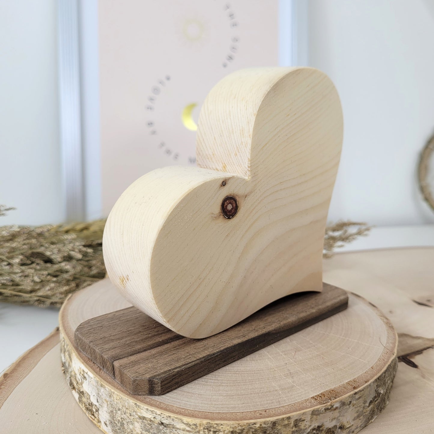 Zirbenholz Herz mit Nussholzsockel zum Aufstellen 11,5 x 12cm