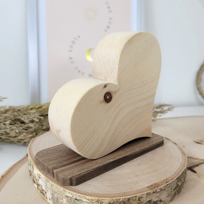 Zirbenholz Herz mit Nussholzsockel zum Aufstellen 11,5 x 12cm