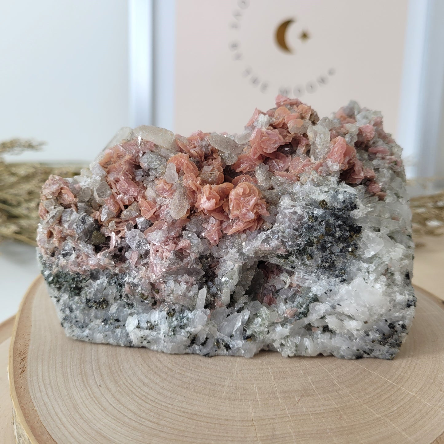 Rhodochrosit Blütenkristalle aus Quarz, Bergkristall, Pyrit, Zinkblende und Calcit 10,6 x 6,9cm, 547g, aus Rumänien Cavnic Sammlermineralien