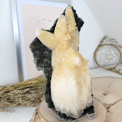 Rarität großer Mangano Calcit UV reaktiv auf Quarz mit Druzy Hämatit  22 x 11cm, 1,4kg, aus Bulgarien Madan Sammlermineralien