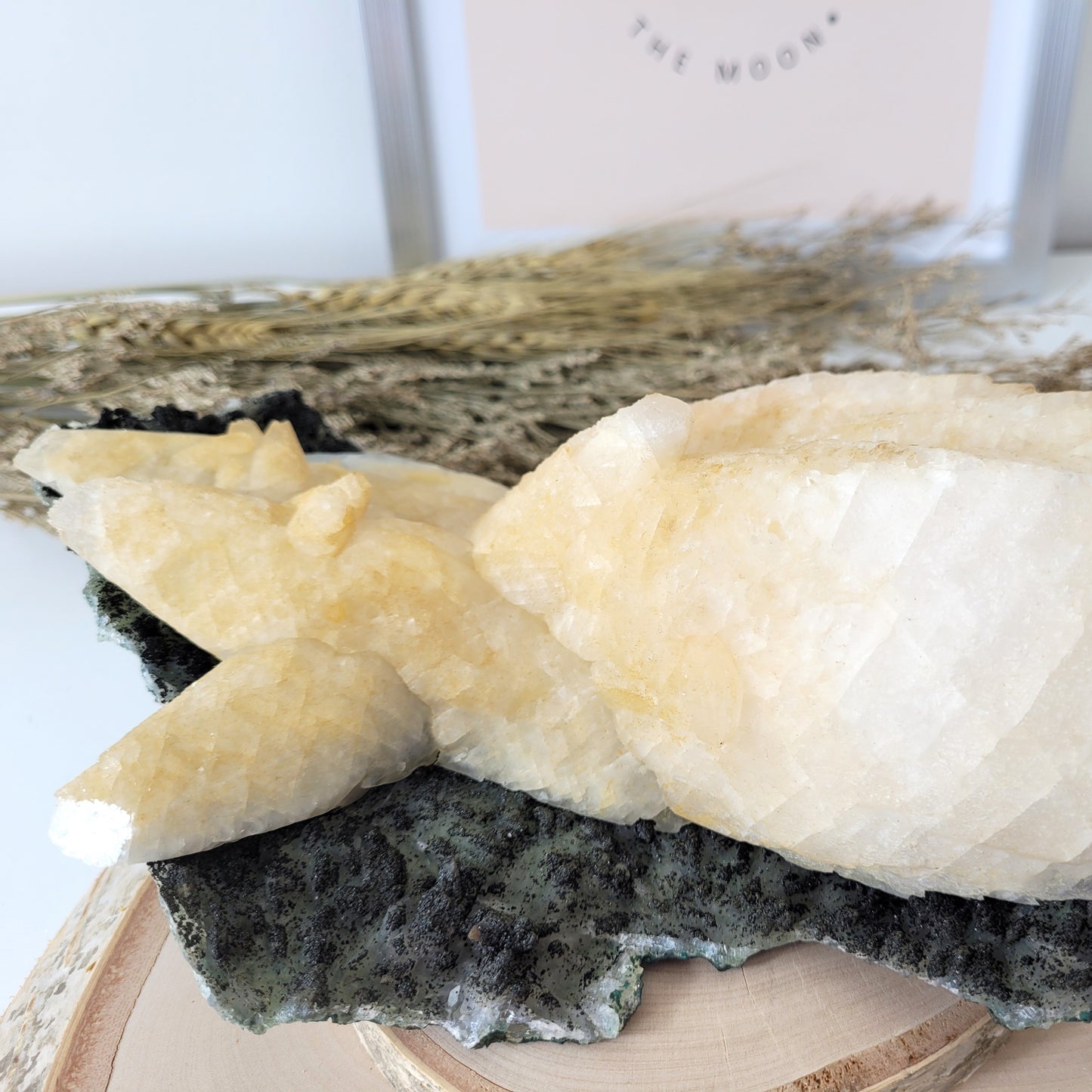 Rarität großer Mangano Calcit UV reaktiv auf Quarz mit Druzy Hämatit  22 x 11cm, 1,4kg, aus Bulgarien Madan Sammlermineralien