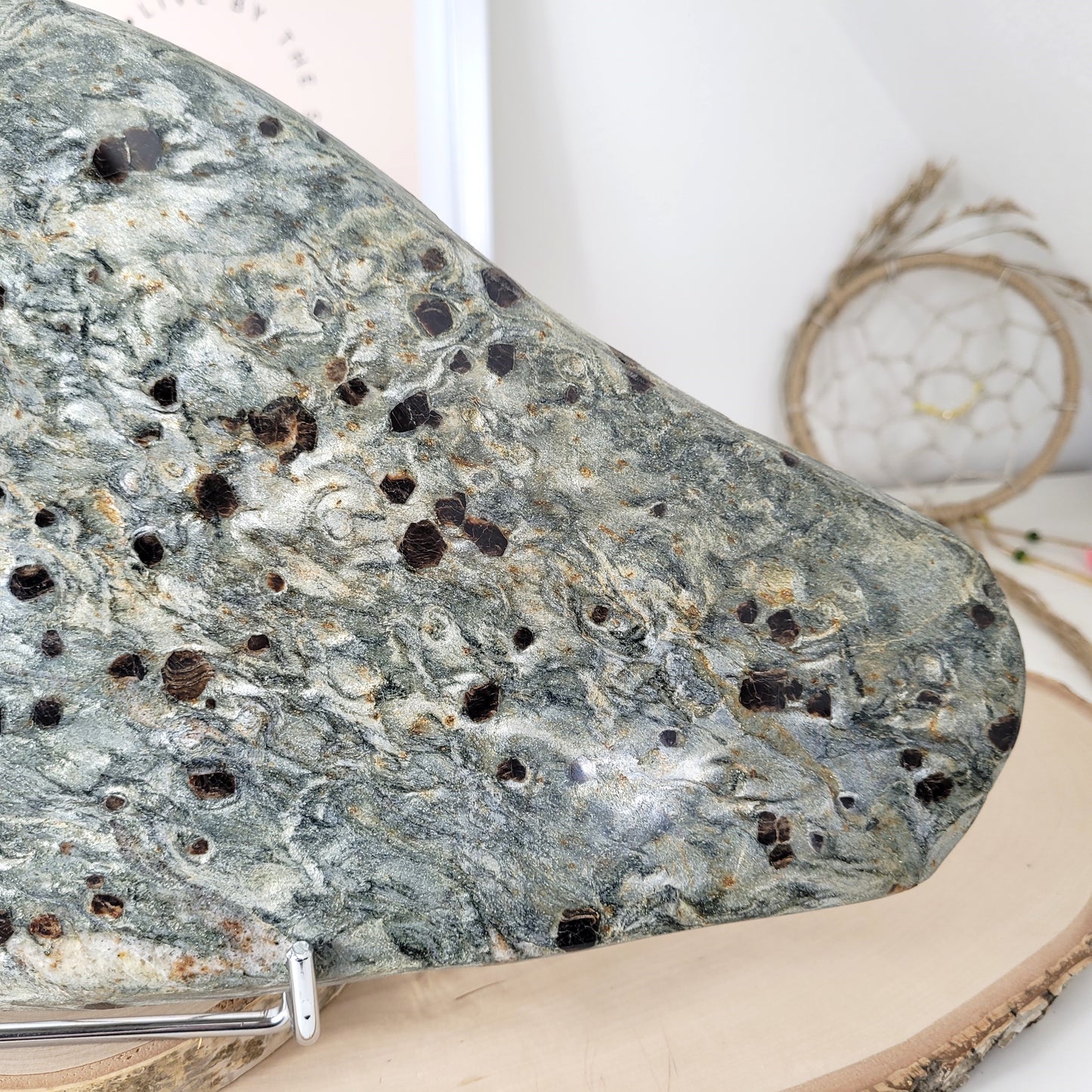 XL Granatschiefer Platte 39 x 20cm, 3612g, inklusive Metallständer zum Aufstellen