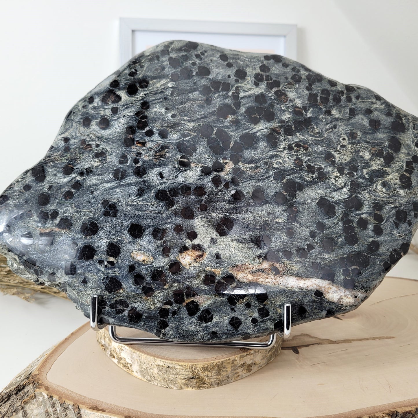 XL Granatschiefer Platte 33 x 22cm, 4074g, inklusive Metallständer zum Aufstellen