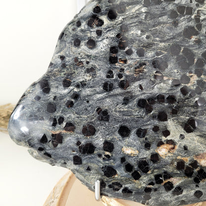 XL Granatschiefer Platte 33 x 22cm, 4074g, inklusive Metallständer zum Aufstellen