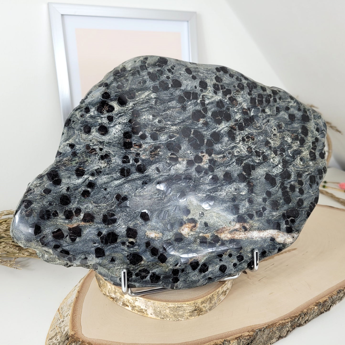 XL Granatschiefer Platte 33 x 22cm, 4074g, inklusive Metallständer zum Aufstellen