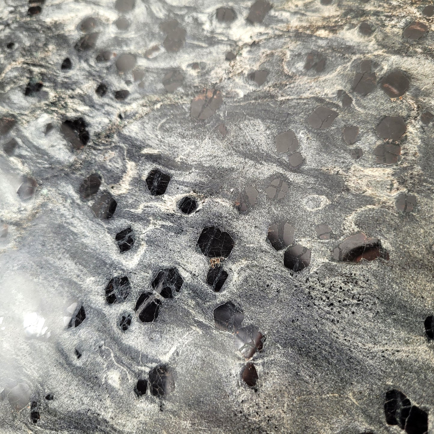 XL Granatschiefer Platte 33 x 22cm, 4074g, inklusive Metallständer zum Aufstellen