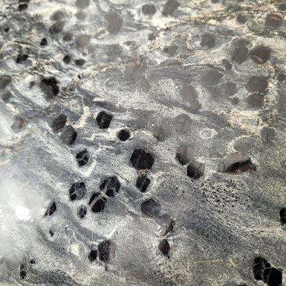 XL Granatschiefer Platte 33 x 22cm, 4074g, inklusive Metallständer zum Aufstellen