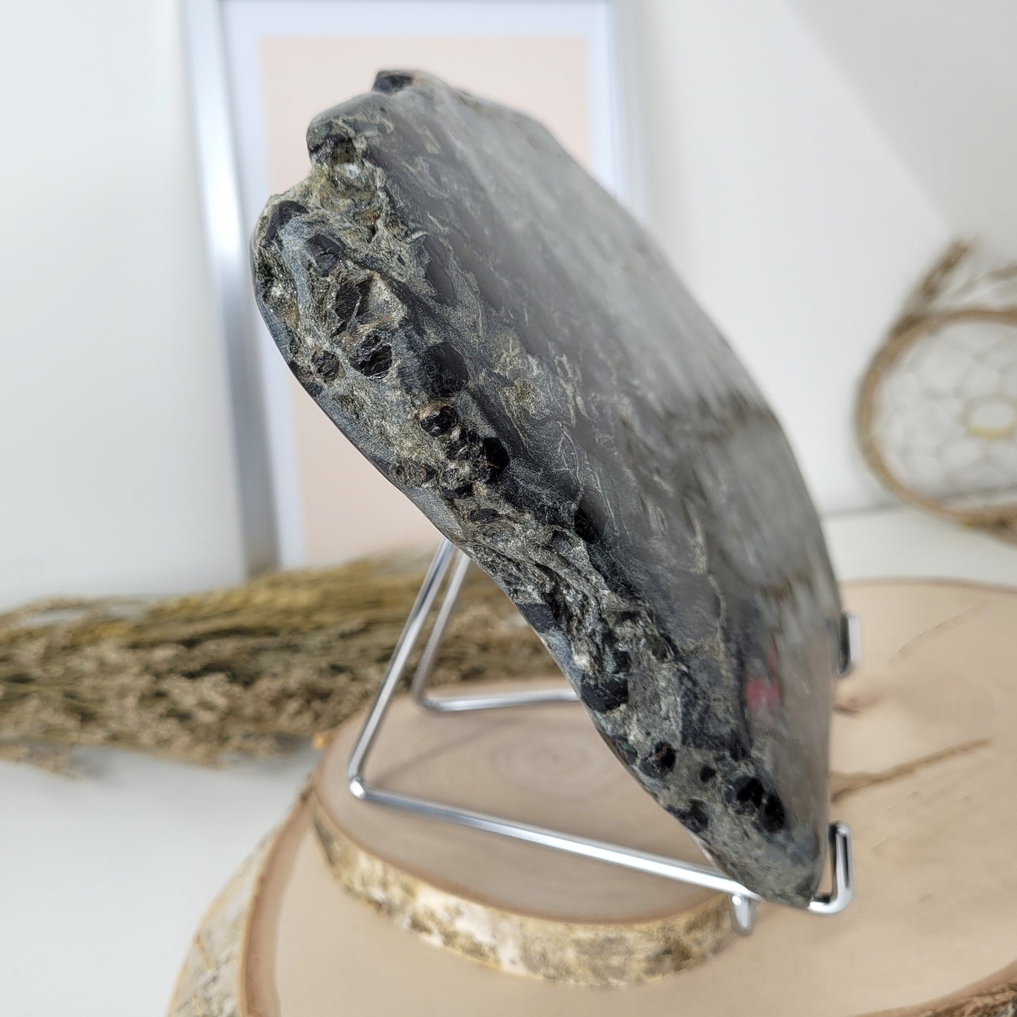 XL Granatschiefer Platte 33 x 22cm, 4074g, inklusive Metallständer zum Aufstellen