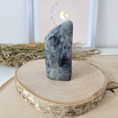 Labradorit Freiform lila/gold 8,2 x 4,4 cm, 280g