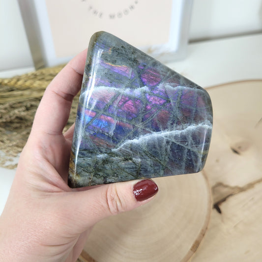 Labradorit Freiform lila/gold 7,9 x 7,7 cm, 424g