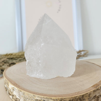 Bergkristall Naturspitze Rohkristall mit polierter Spitze 8,1 x 6,7cm, 291g