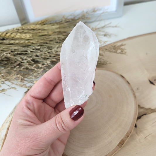 Bergkristall Naturspitze Rohkristall 8,6 x 3,4cm, 146g