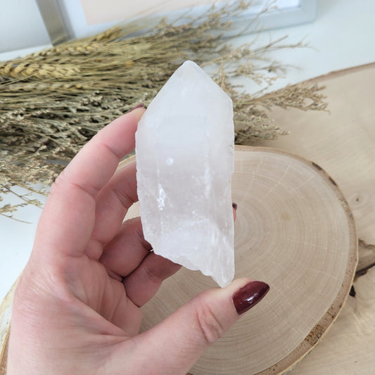 Bergkristall Naturspitze Rohkristall 8,5 x 3,6cm, 144g