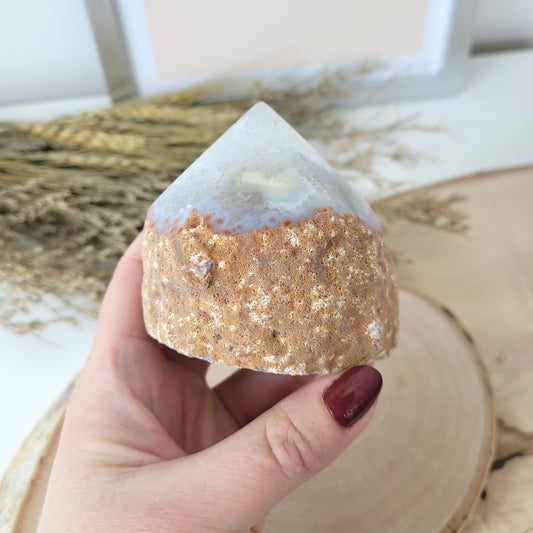 Achat Spitze halb roh / halb poliert 6,6 x 6,5cm, 362g