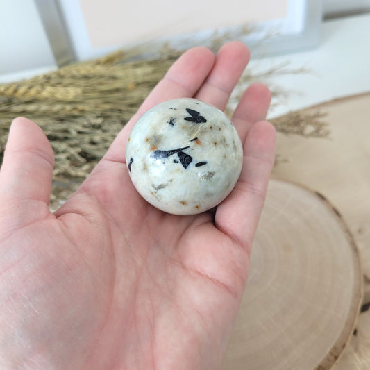 Grüner Mondstein Kugel 4,1cm Durchmesser