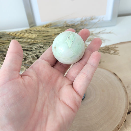 Grüner Mondstein Kugel 3,9cm Durchmesser