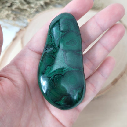 Malachit Freiform 7,4 x 3,6cm, 105g A-Qualität Kongo
