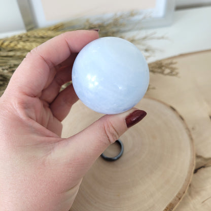 Blauer Calcit Kugel 4,9cm Durchmesser, 173g