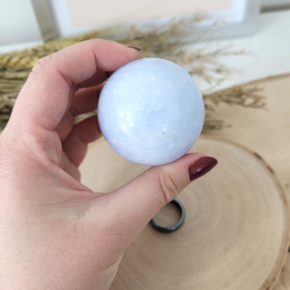 Blauer Calcit Kugel 4,9cm Durchmesser, 173g