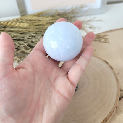 Blauer Calcit Kugel 4,9cm Durchmesser, 173g