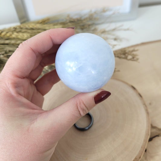 Blauer Calcit Kugel 5cm Durchmesser, 184g
