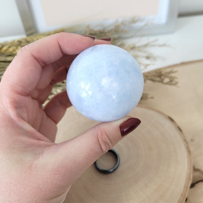 Blauer Calcit Kugel 5cm Durchmesser, 184g
