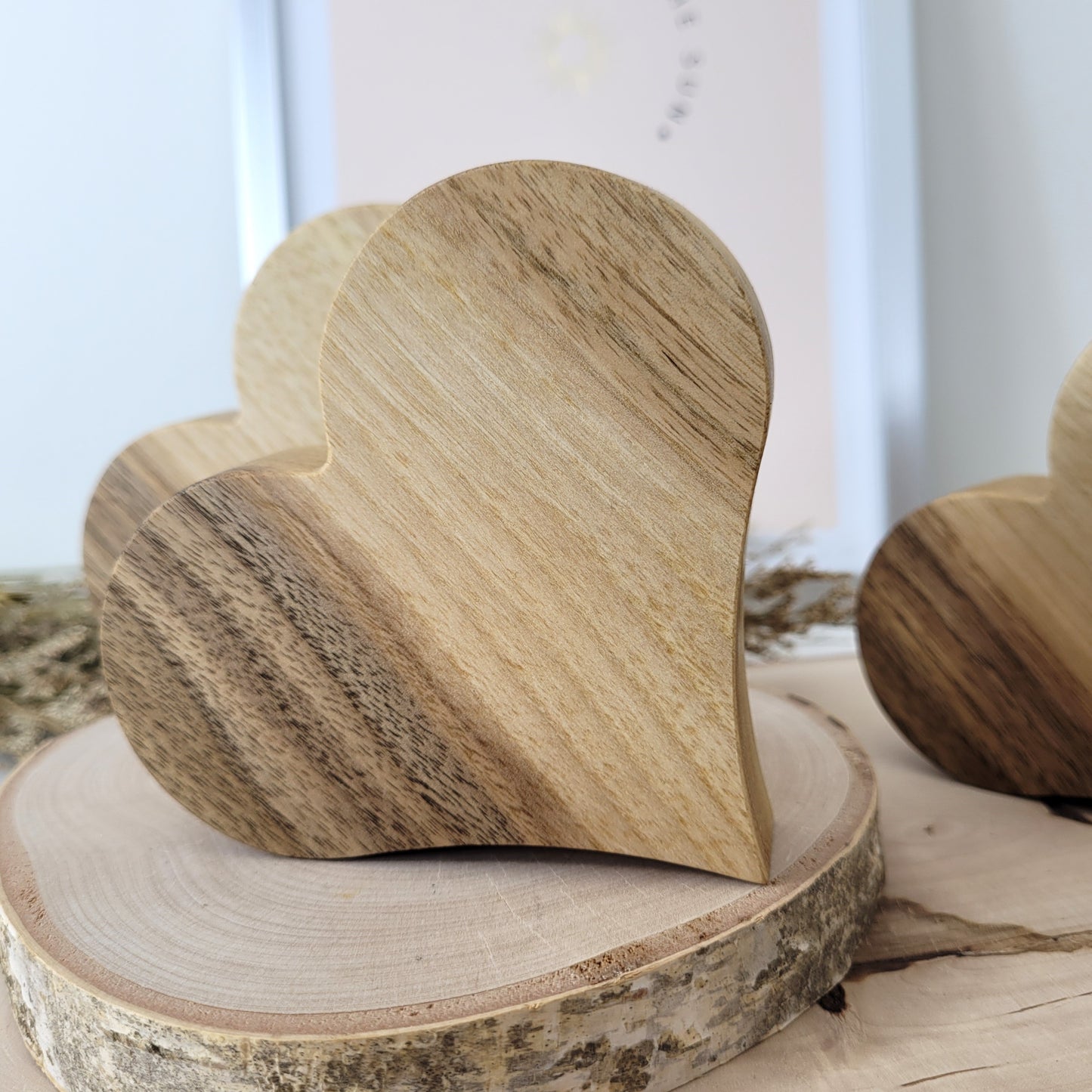 Nussholz Herz zum Aufstellen 11 x 9 cm