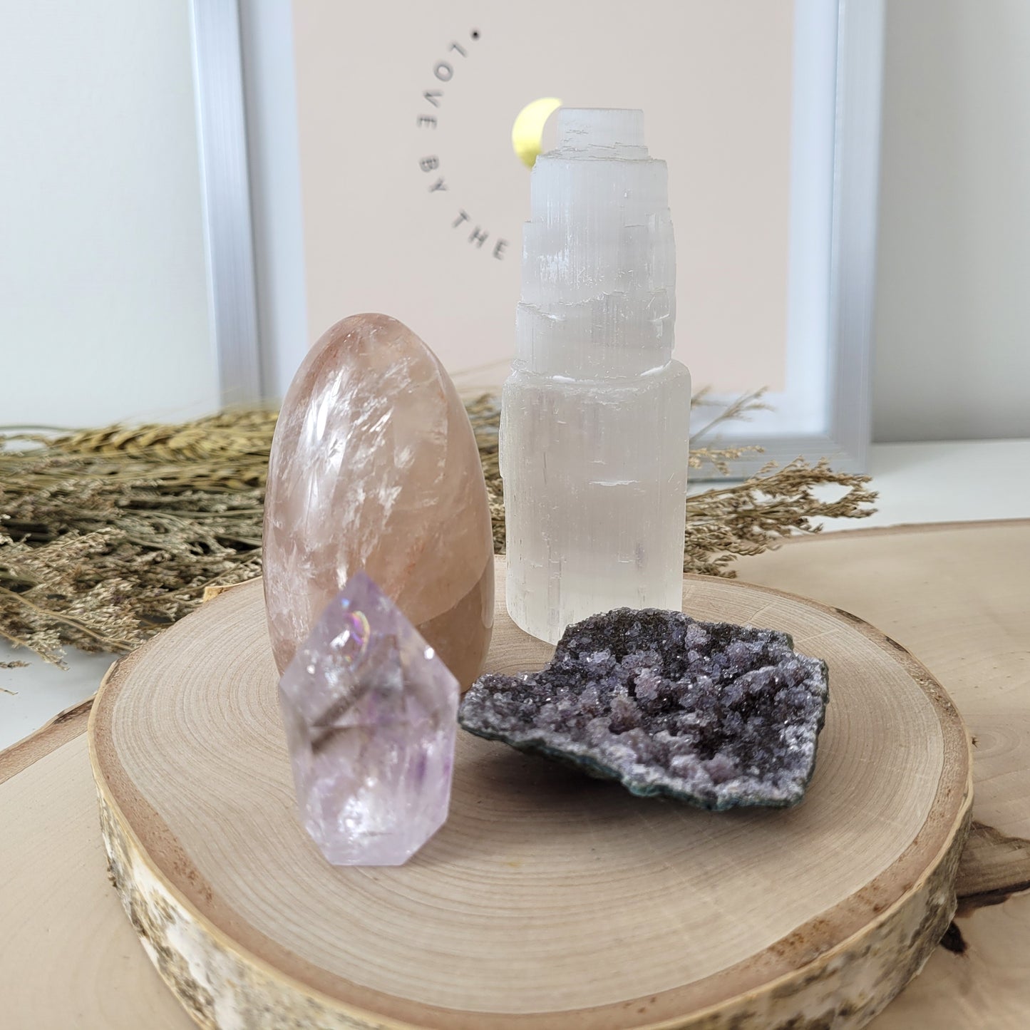 Angebot des Tages 21.02.2026 Set bestehend aus: Red Healer Freiform, Selenit Turm gestuft Rohkristall, Amethyst mit Rauchquarz Phantom Naturspitze, Schwarzer Amethyst Handstück, auch Amethystblume genannt