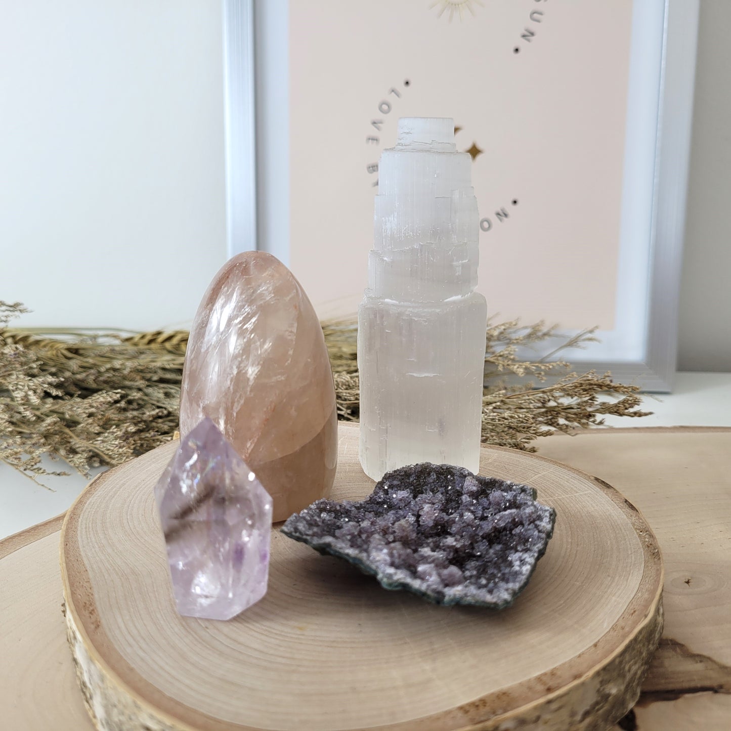 Angebot des Tages 21.02.2026 Set bestehend aus: Red Healer Freiform, Selenit Turm gestuft Rohkristall, Amethyst mit Rauchquarz Phantom Naturspitze, Schwarzer Amethyst Handstück, auch Amethystblume genannt