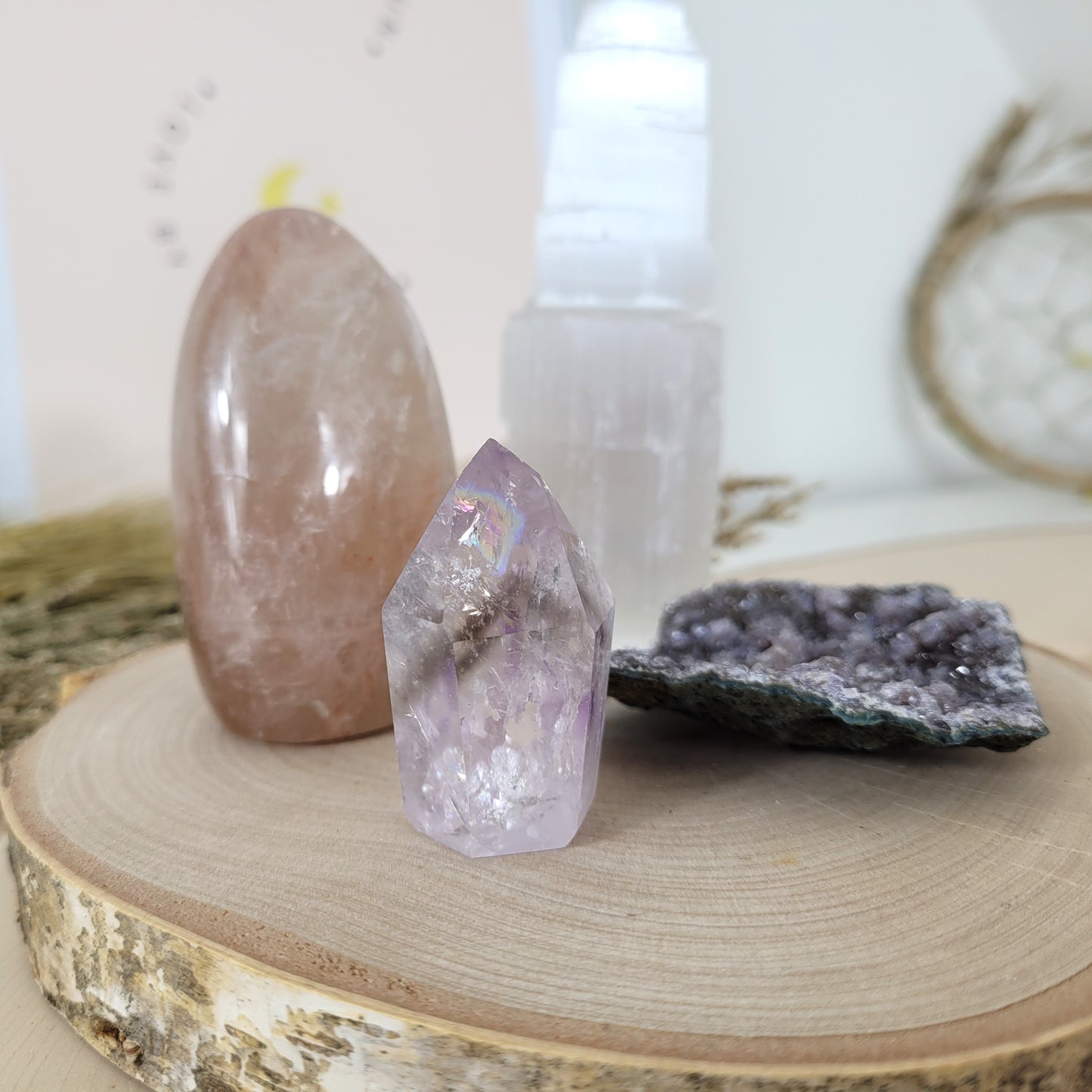 Angebot des Tages 21.02.2026 Set bestehend aus: Red Healer Freiform, Selenit Turm gestuft Rohkristall, Amethyst mit Rauchquarz Phantom Naturspitze, Schwarzer Amethyst Handstück, auch Amethystblume genannt