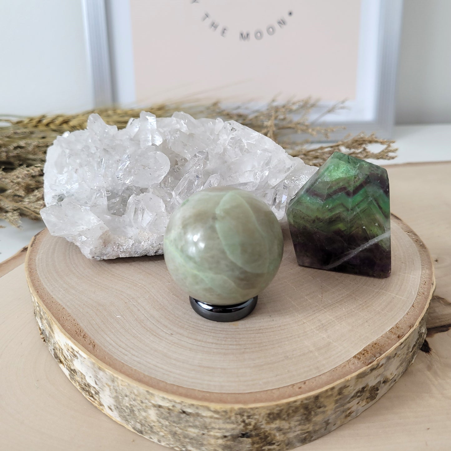 Angebot des Tages 23.02.2026 Set bestehend aus: Bergkristallstufe, Grüner Mondstein Kugel, Fluorit Scheibe Freiform