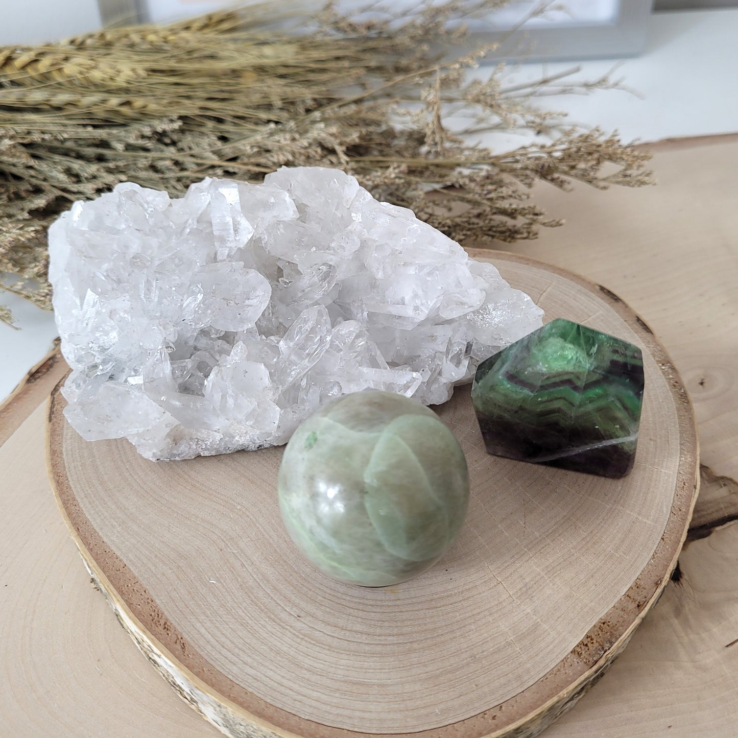 Angebot des Tages 23.02.2026 Set bestehend aus: Bergkristallstufe, Grüner Mondstein Kugel, Fluorit Scheibe Freiform