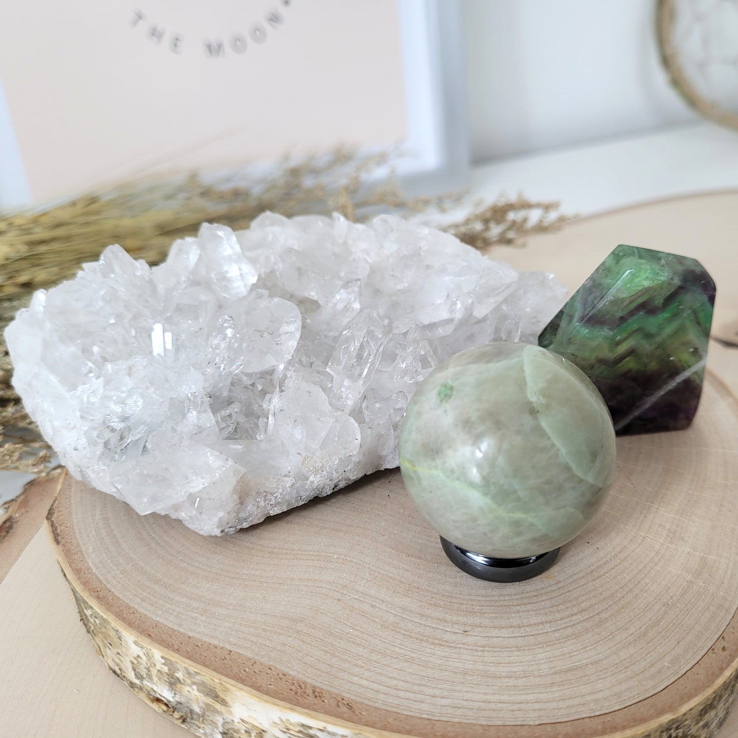Angebot des Tages 23.02.2026 Set bestehend aus: Bergkristallstufe, Grüner Mondstein Kugel, Fluorit Scheibe Freiform