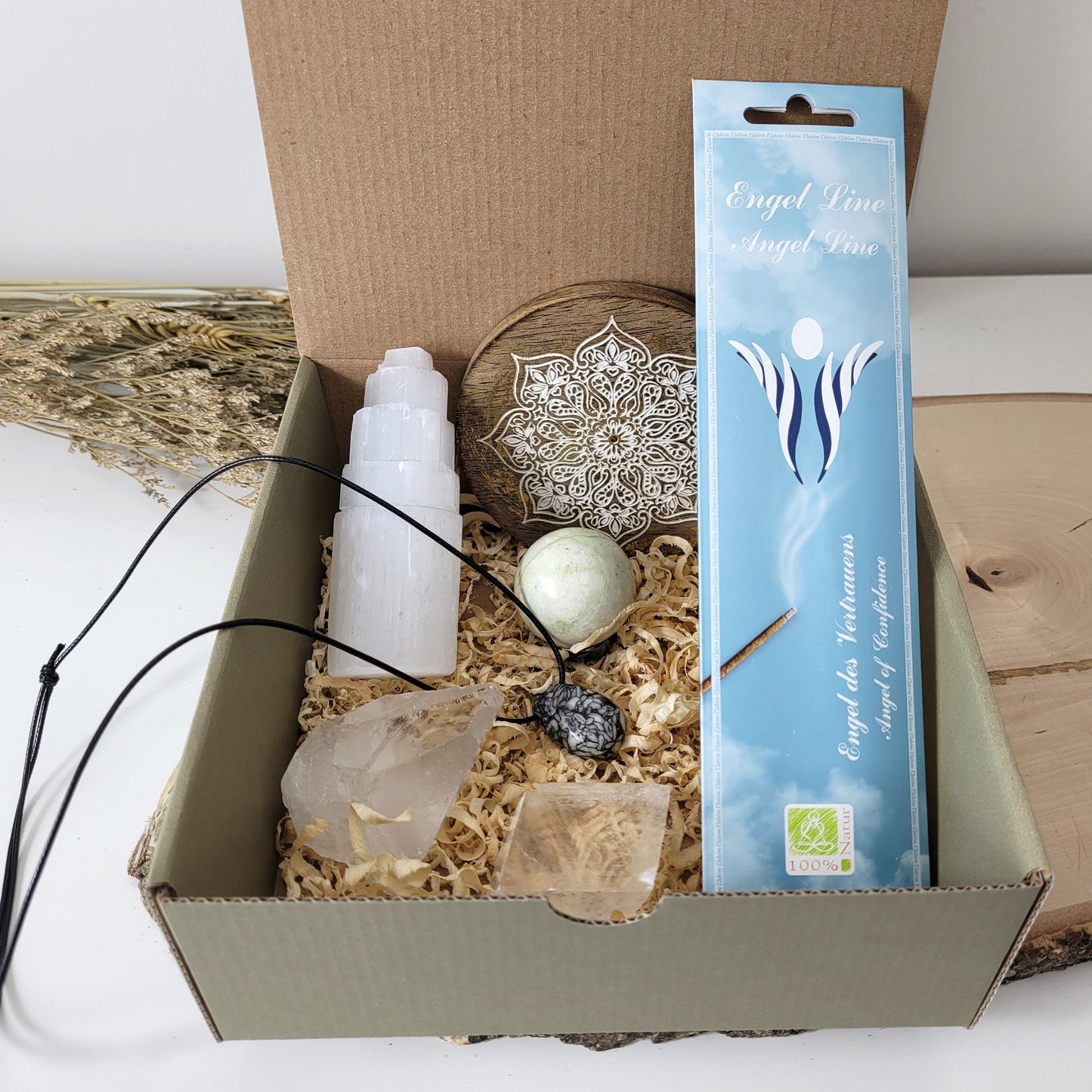 High Energy Box "Klarheit & Vertrauen" Selenit, Bergkristall, Calcit, Pinolith, Grüner Mondstein, Räucherstäbchen, Räucherstäbchen Halter, mit kraftvoller Affirmation, Beschreibung & Anleitung der einzelnen Steinsorten