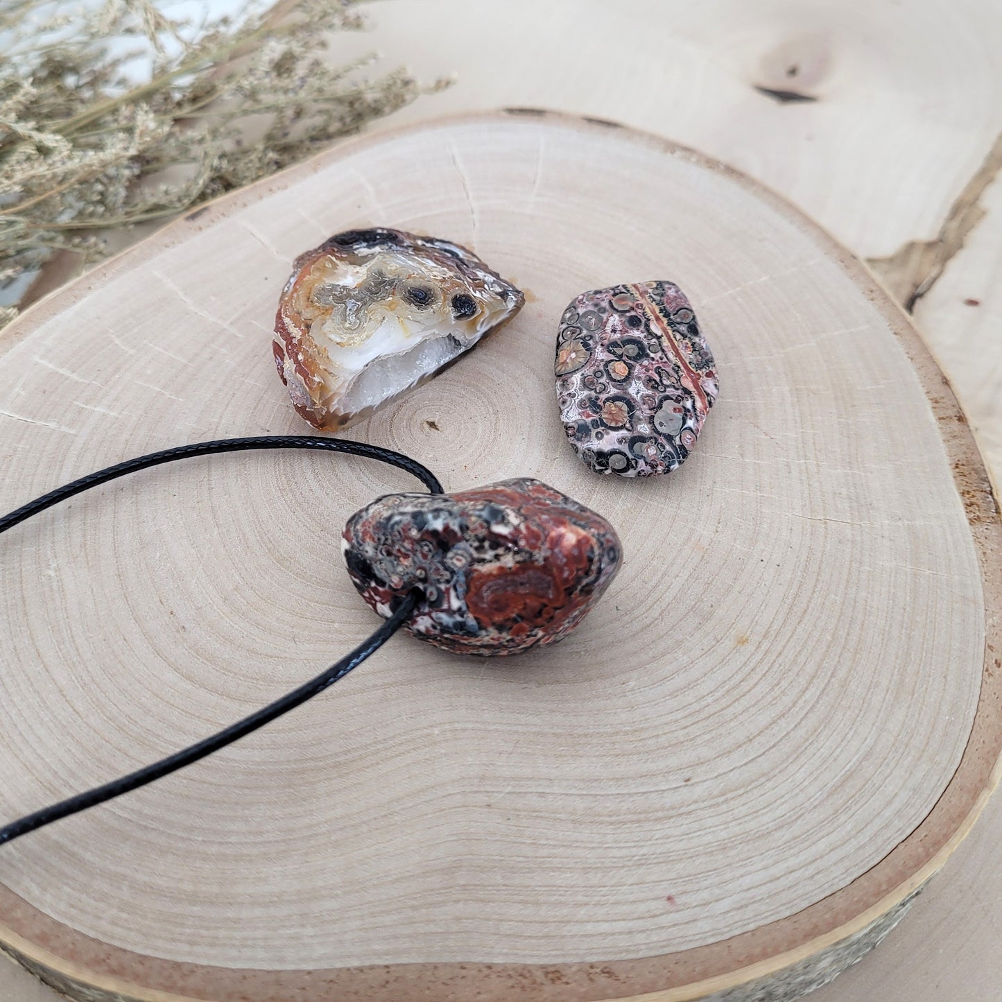 Set "Urkraft" Leoparden Jaspis Kette, Leoparden Jaspis Trommelstein, Achat Geode, mit kraftvoller Set Beschreibung