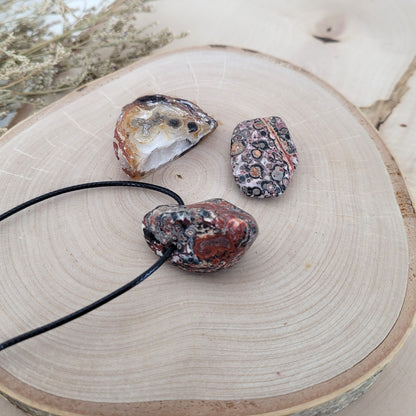 Set "Urkraft" Leoparden Jaspis Kette, Leoparden Jaspis Trommelstein, Achat Geode, mit kraftvoller Set Beschreibung