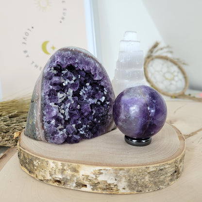 Angebot des Tages 21.03.2026 Set bestehend aus: Amethyst mit Calcit Kristalldruse, Fluorit Kugel inklusive Hämatit Ring zum Aufstellen, Selenit Turm