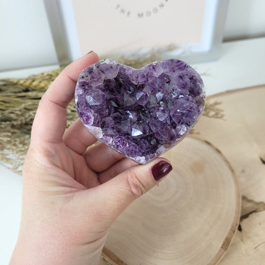 Amethyst Herz 6,1 x 7,8cm, 214g Kristalldruse in Herzform geschliffen