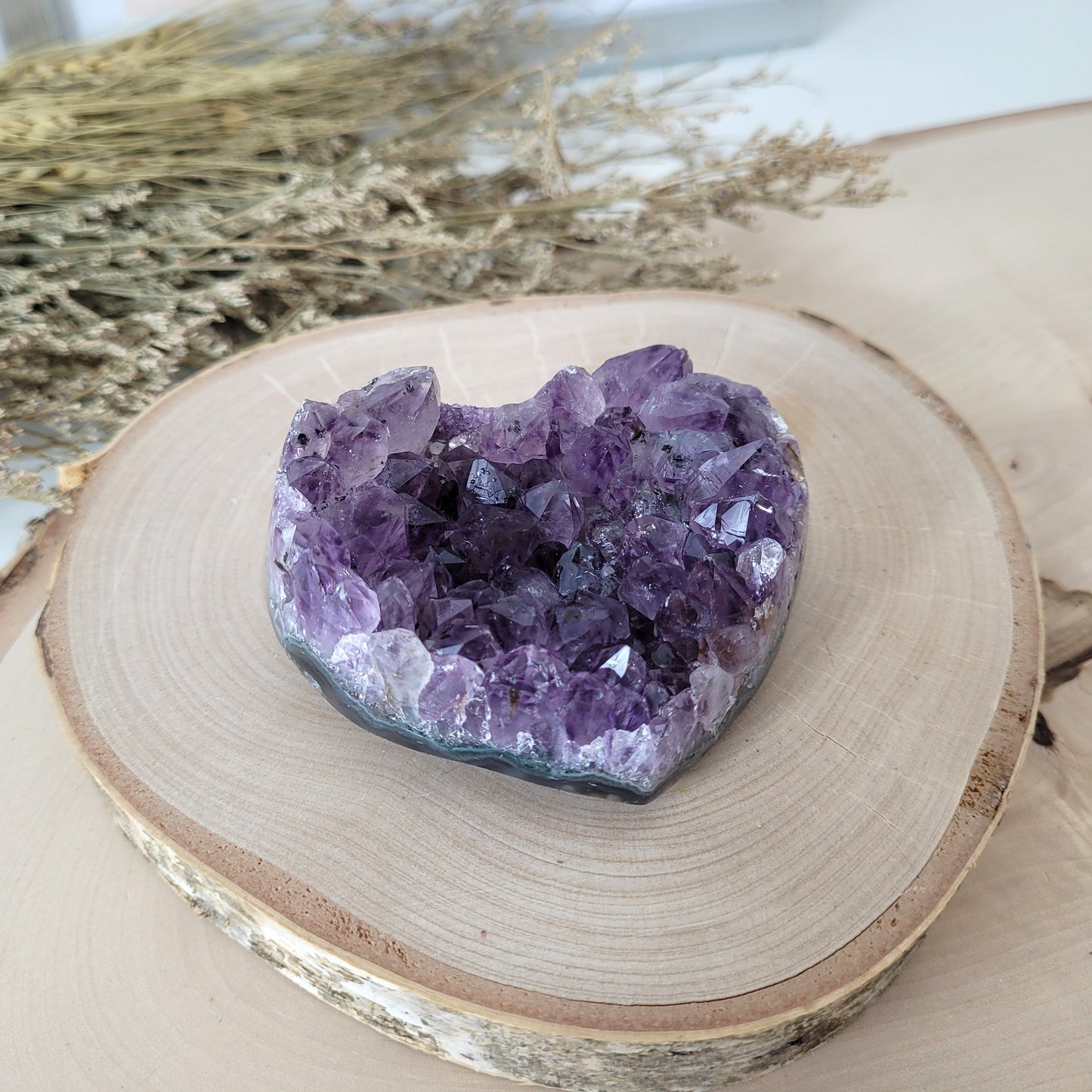 Amethyst Herz 6,1 x 7,8cm, 214g Kristalldruse in Herzform geschliffen