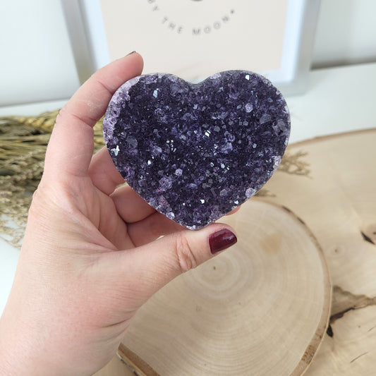 Amethyst Herz 7 x 7,9cm, 161g Kristalldruse in Herzform geschliffen