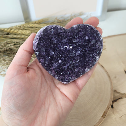 Amethyst Herz 7 x 7,9cm, 161g Kristalldruse in Herzform geschliffen