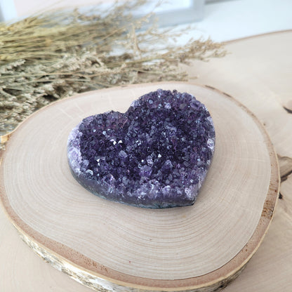 Amethyst Herz 7 x 7,9cm, 161g Kristalldruse in Herzform geschliffen