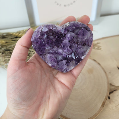 Amethyst Herz 6,9 x 7,8cm, 219g Kristalldruse in Herzform geschliffen