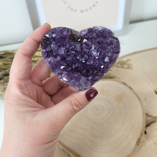 Amethyst Herz 6,2 x 7,6cm, 167g Kristalldruse in Herzform geschliffen