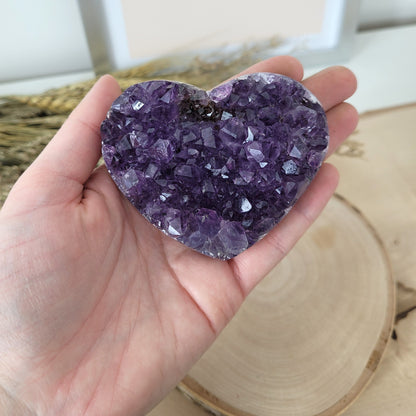 Amethyst Herz 6,2 x 7,6cm, 167g Kristalldruse in Herzform geschliffen