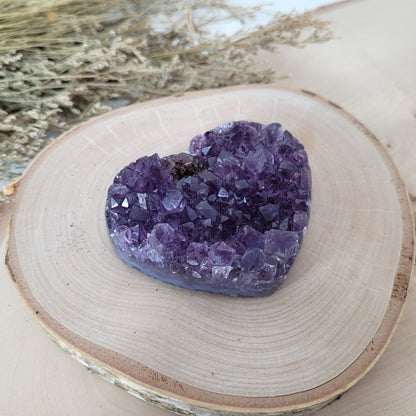 Amethyst Herz 6,2 x 7,6cm, 167g Kristalldruse in Herzform geschliffen